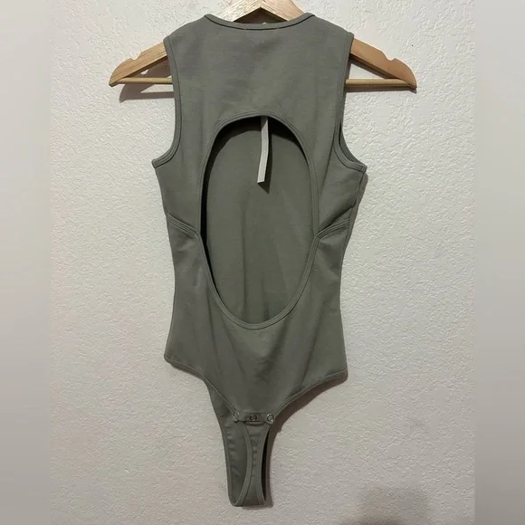 James Street Co Nar Body Suit in Warm Grey - Size M NWT - Picture 4 of 10